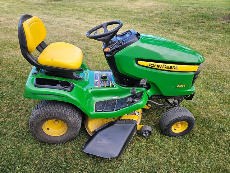 john-deere-x300-image-6