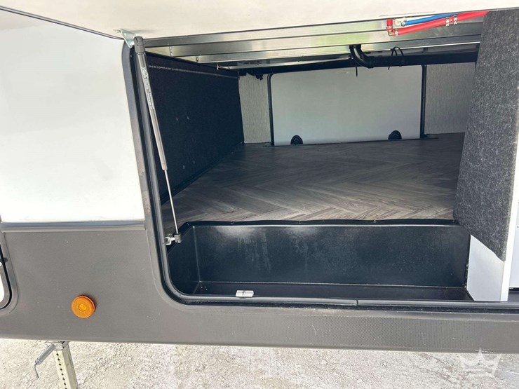 5th-wheel-camper-image-36