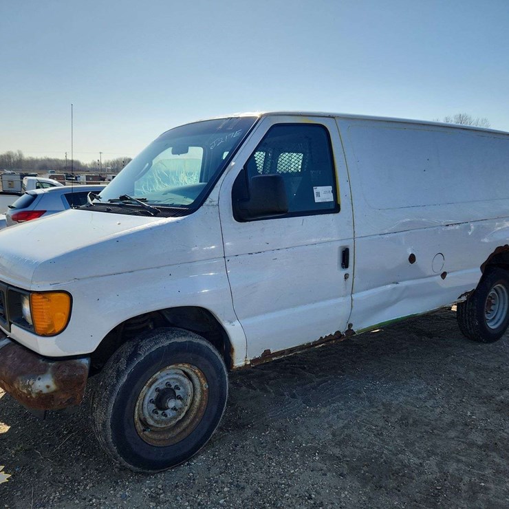 Non-Operable 2006 Ford E-250 Cargo Van