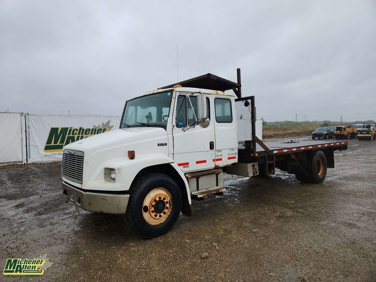 2001-freightliner-fl70-image-1