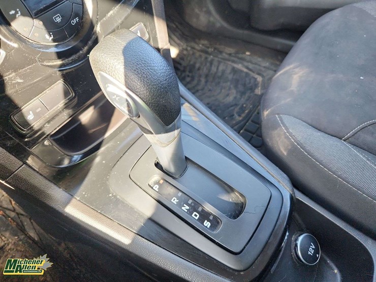 2014-ford-fiesta-se-image-18