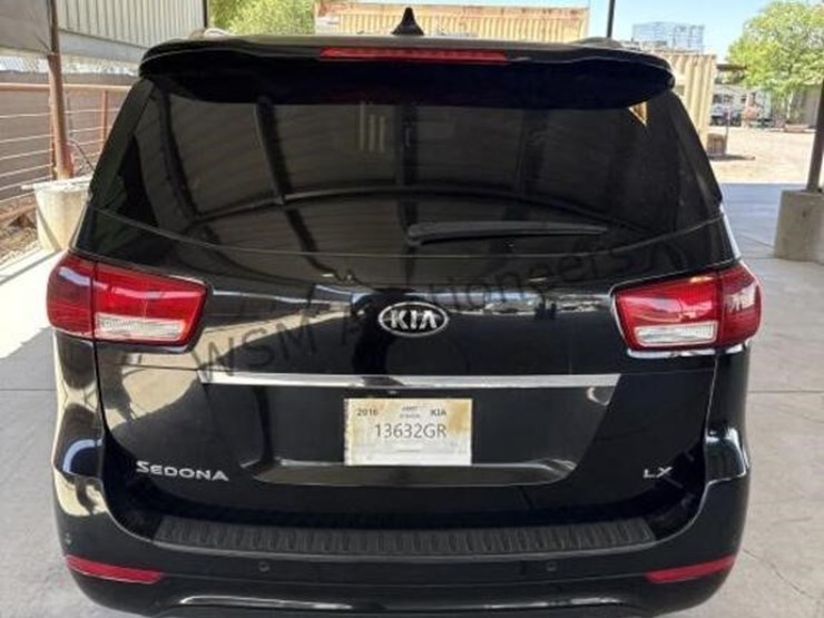 2016-kia-sedona-lx-image-7