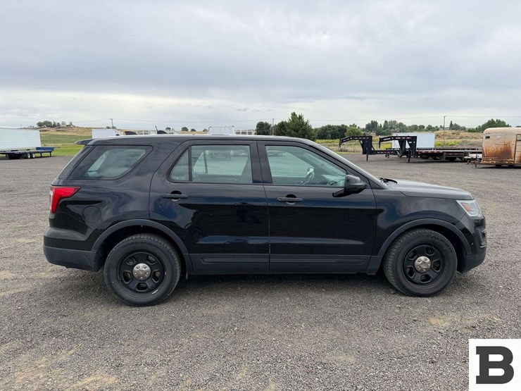 2017-ford-explorer-image-6
