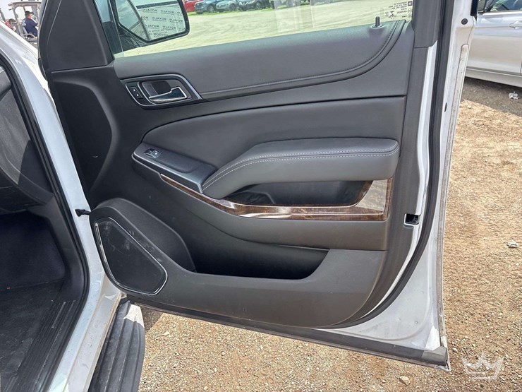 2019-chevrolet-tahoe-image-25