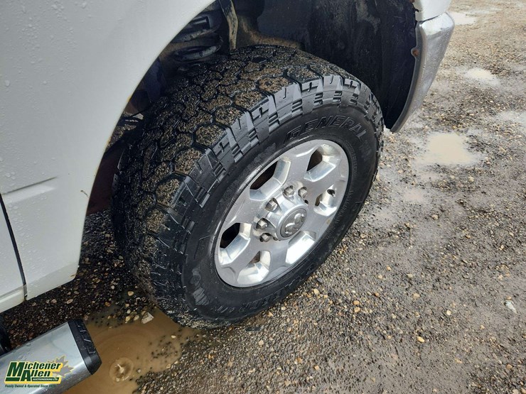 2017-dodge-3500-image-30