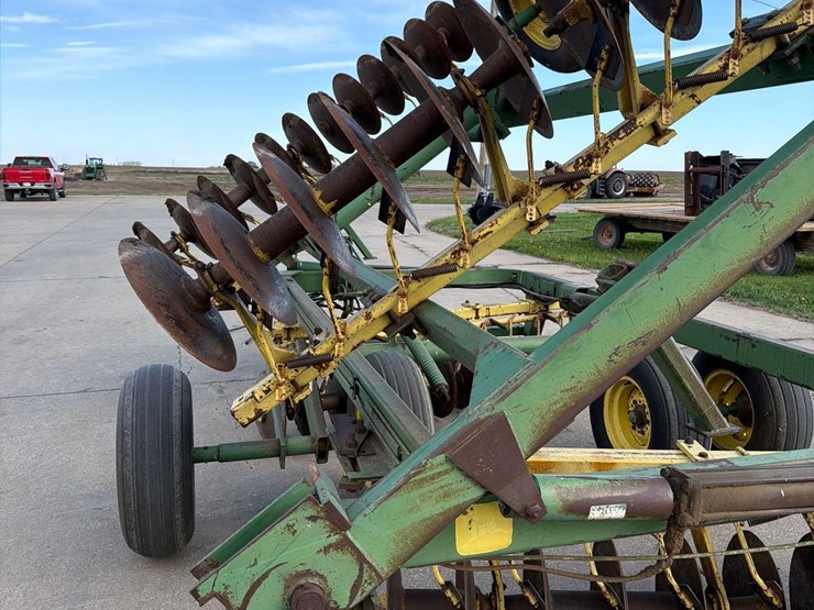 john-deere-220-image-14