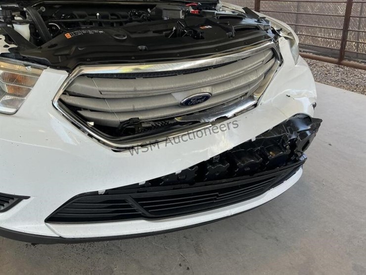 2017-ford-taurus-se-sdn-image-14