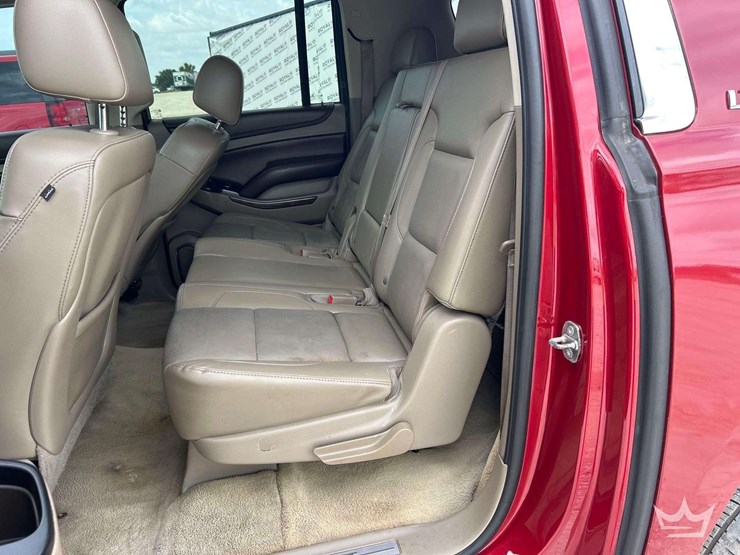 2015-chevrolet-suburban-image-19