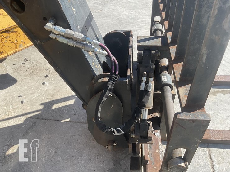 2014-caterpillar-tl943c-image-10
