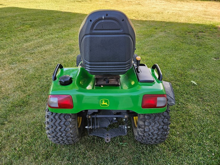 john-deere-x585-image-4