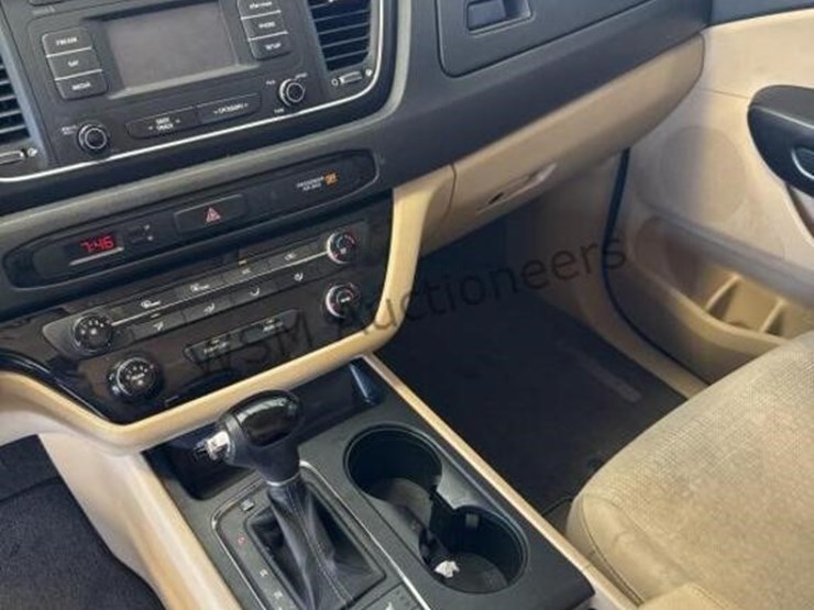 2016-kia-sedona-lx-image-23