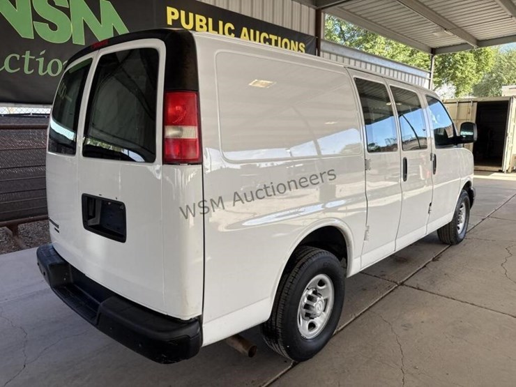2015-chevrolet-express-2500-image-9