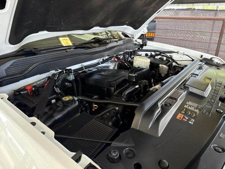 2018-chevrolet-silverado-3500hd-image-14