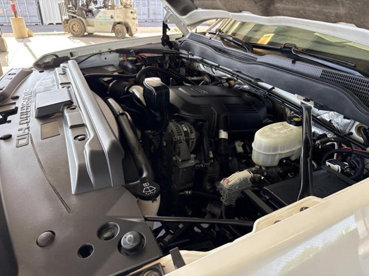 2015-chevrolet-silverado-2500hd-image-15