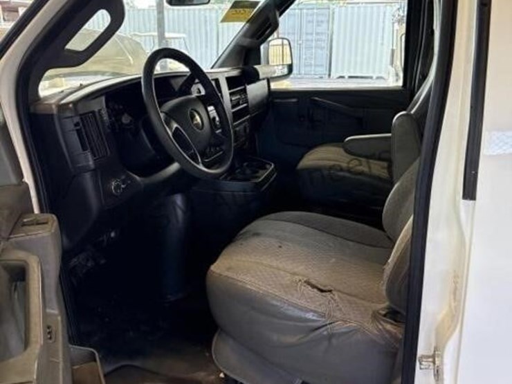 2016-chevrolet-express-2500-image-23
