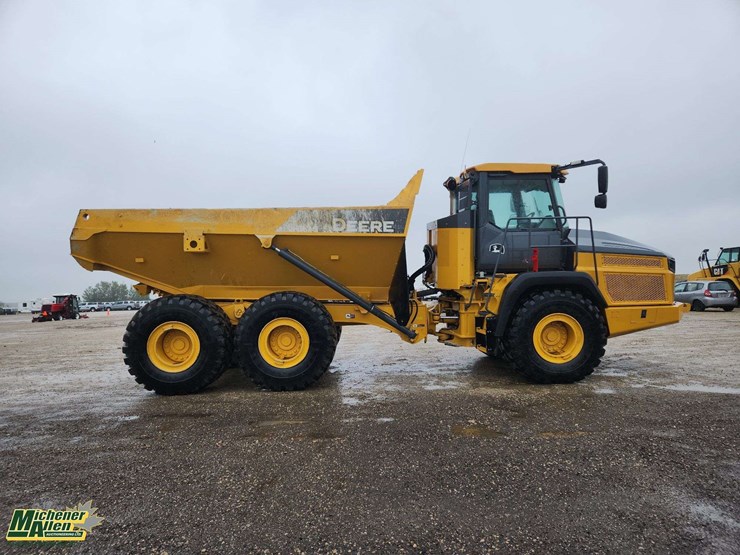 2020-deere-310e-image-7