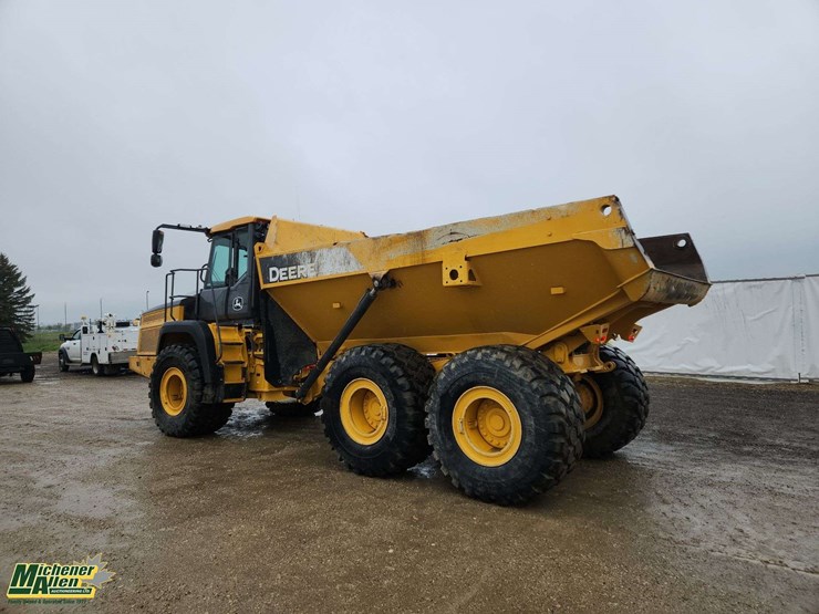 2020-deere-310e-image-3