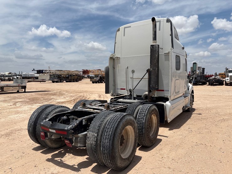 2007-peterbilt-387-image-1