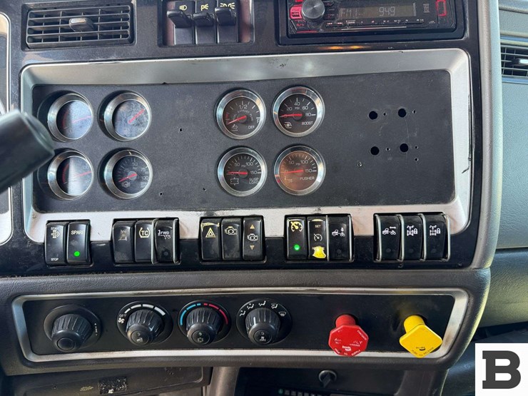 2015-kenworth-t800-image-54