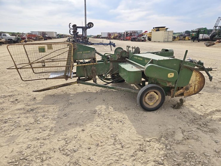 john-deere-24t-image-6