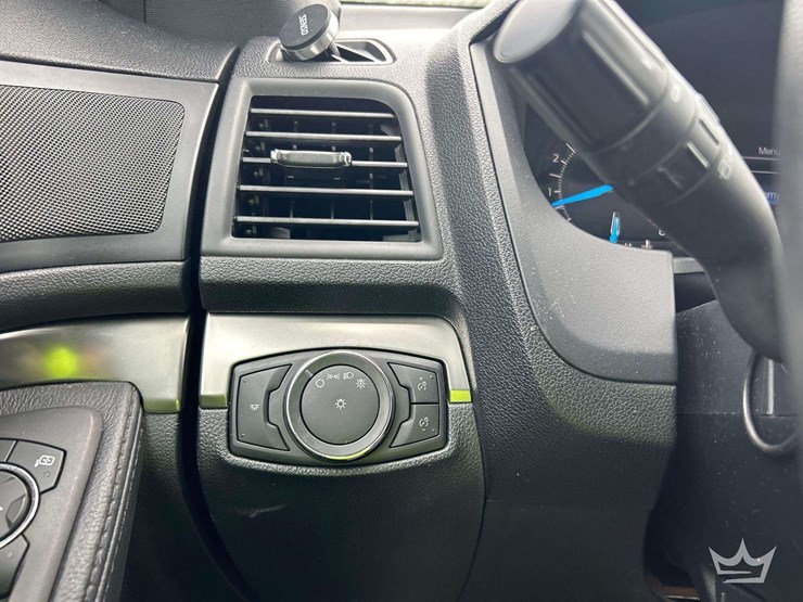 2016-ford-explorer-image-16