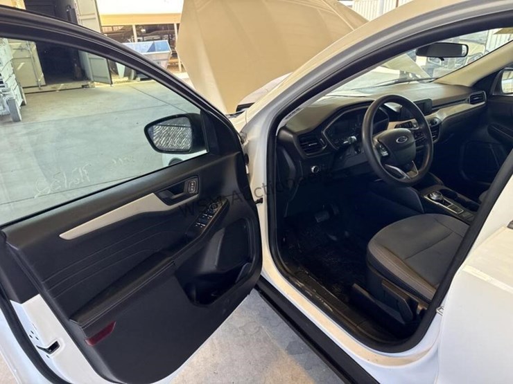 2021-ford-escape-image-23