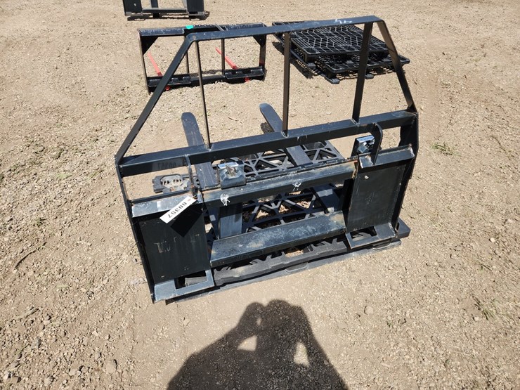 #357-•-skidsteer-pallet-forks-image-3