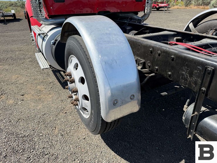 2015-kenworth-t880-image-21