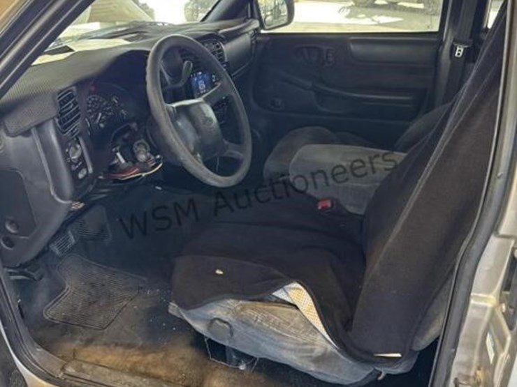 2000-chevrolet-s10-image-26
