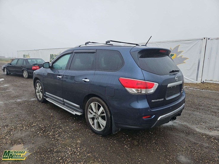2015-nissan-pathfinder-image-3