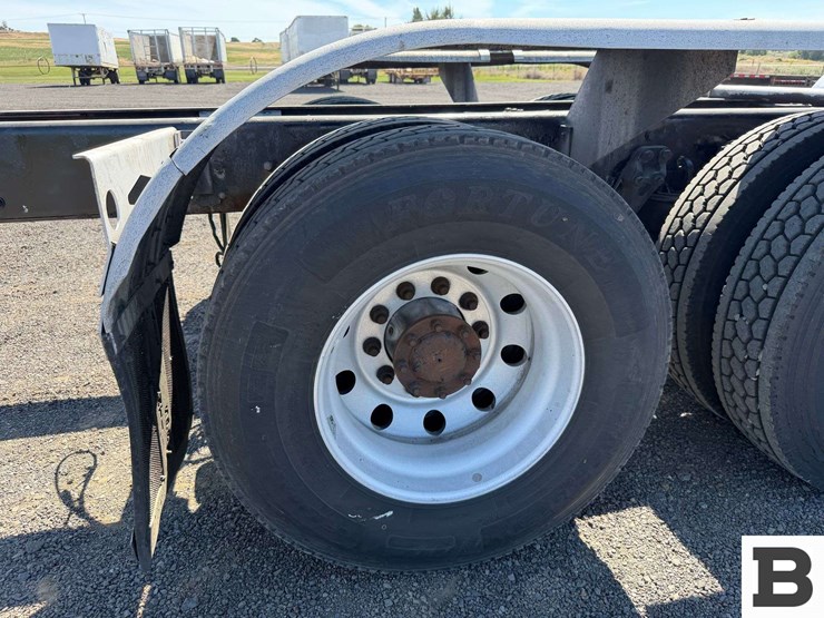 2015-kenworth-t880-image-34