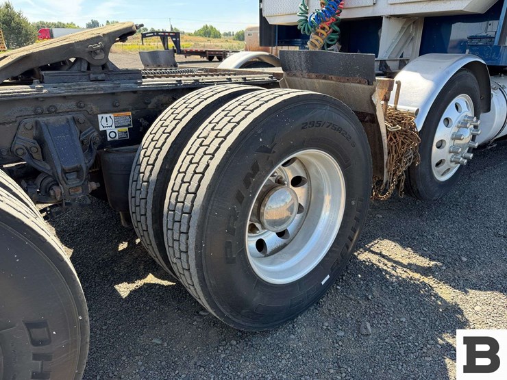 2015-kenworth-t800-image-39