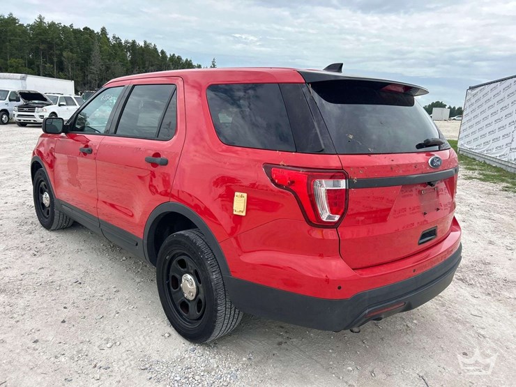 2016-ford-explorer-image-4