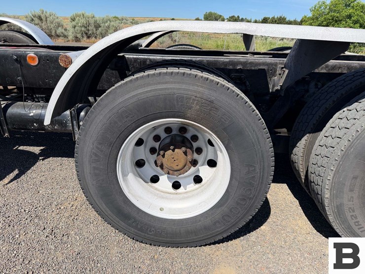 2015-kenworth-t880-image-27