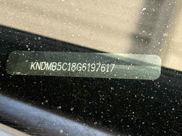 2016-kia-sedona-lx-image-17