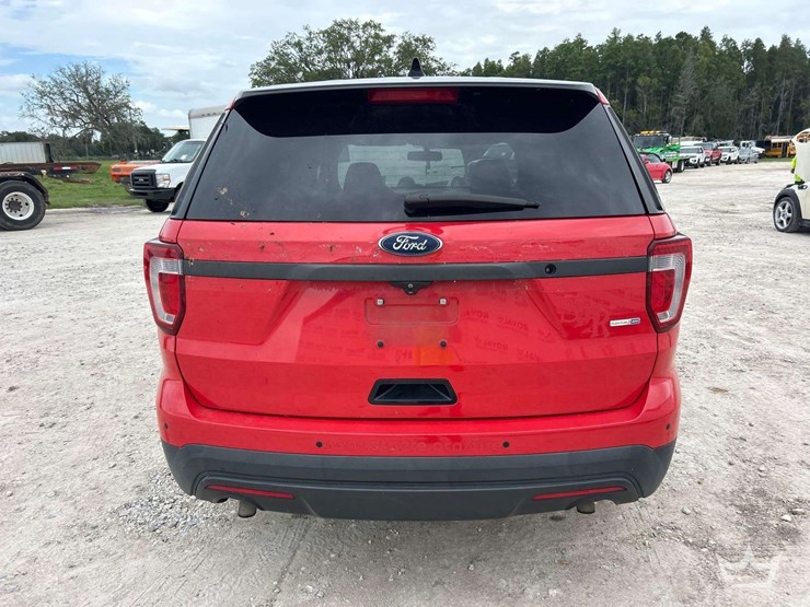 2016-ford-explorer-image-27