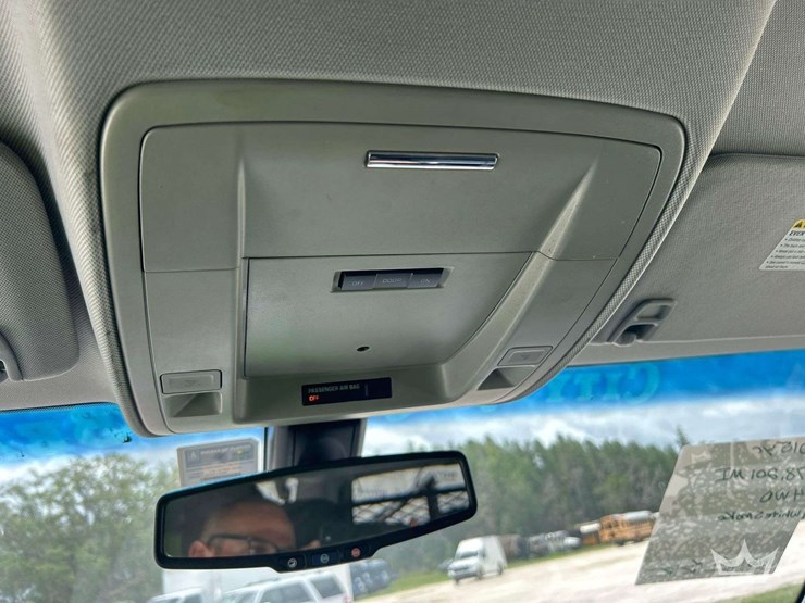 2015-chevrolet-suburban-image-43