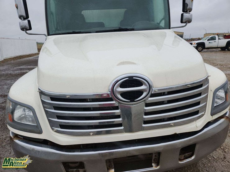 2010-hino-308-image-21