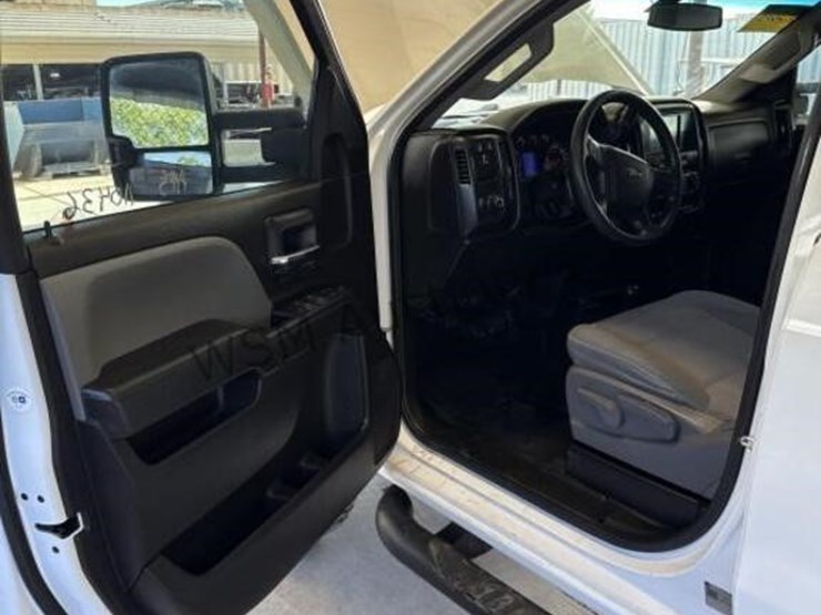 2018-chevrolet-silverado-3500hd-image-25