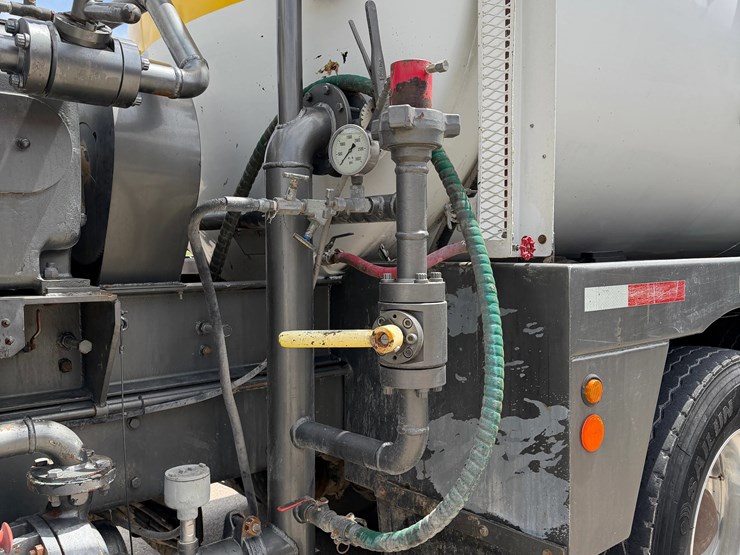 2020-kenworth-t800-image-16