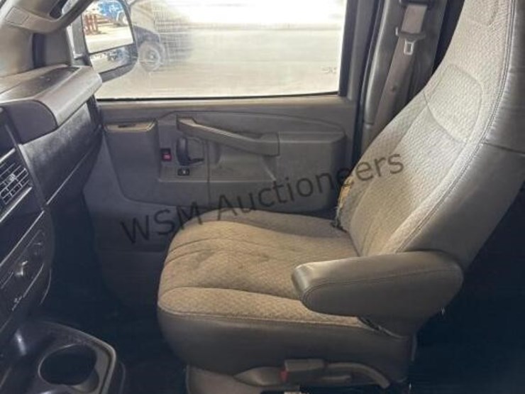 2016-chevrolet-express-3500-image-26