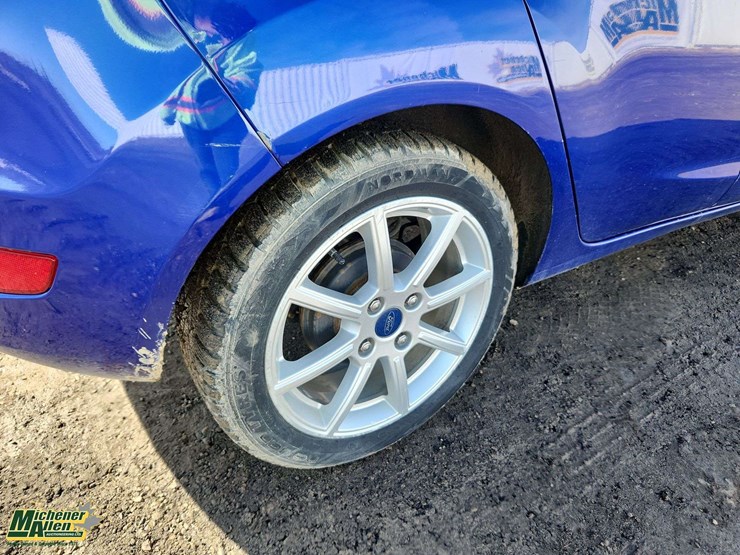2014-ford-fiesta-se-image-27