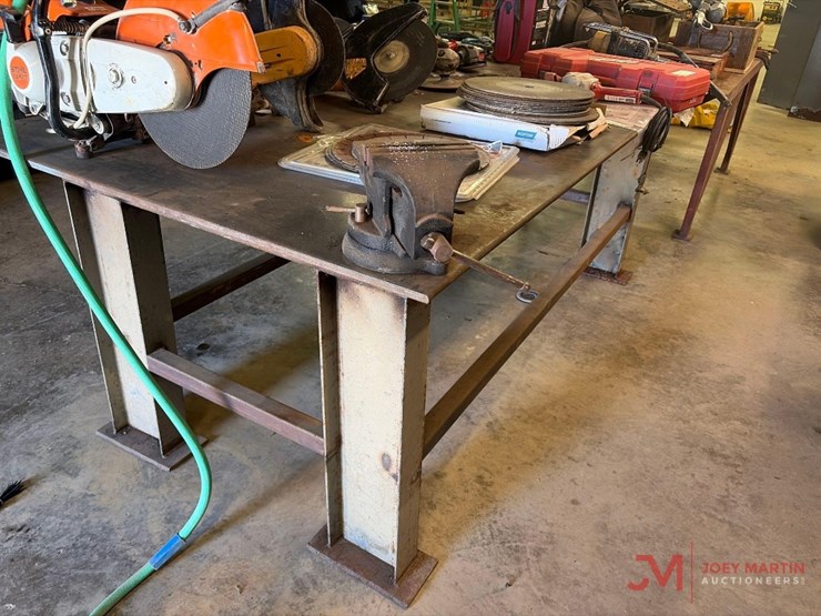 metal-shop-table-w/-vise-image-3