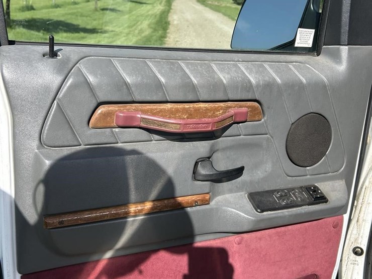 1995-ford-150-image-12