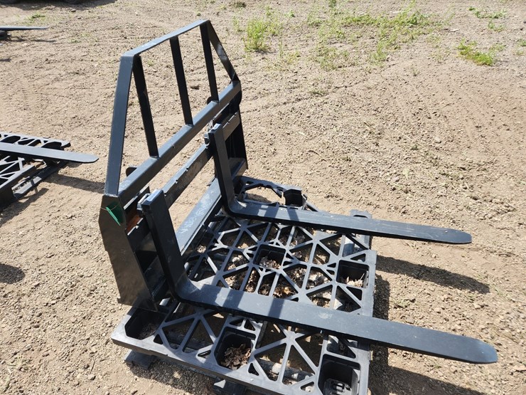 #357-•-skidsteer-pallet-forks-image-5