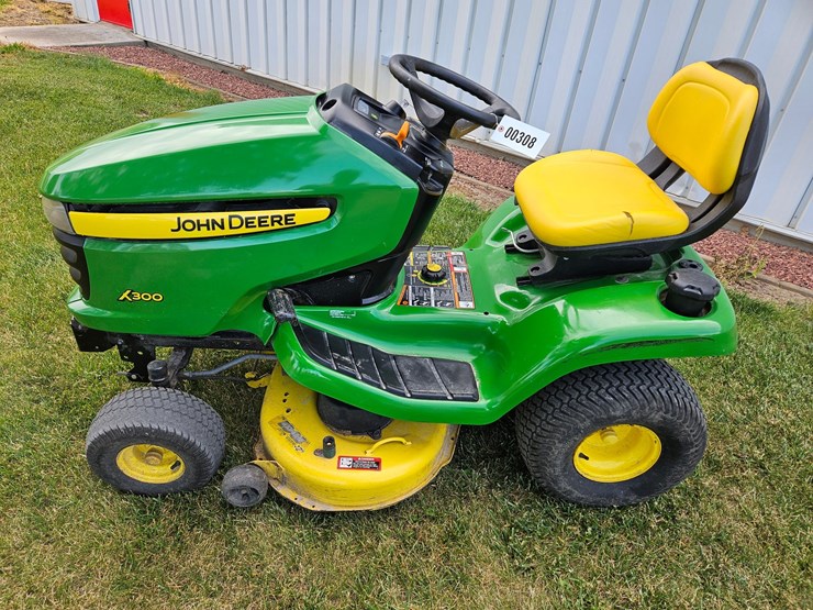 john-deere-x300-image-2