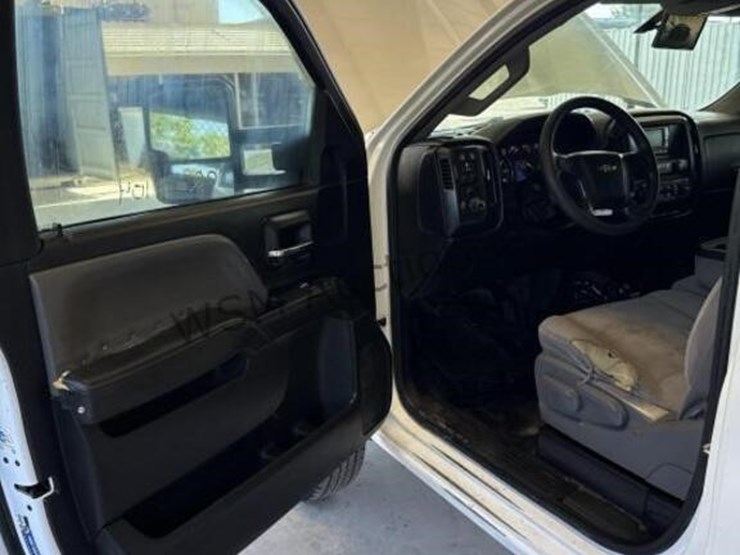 2015-chevrolet-silverado-3500hd-image-30
