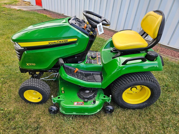 john-deere-x570-image-2