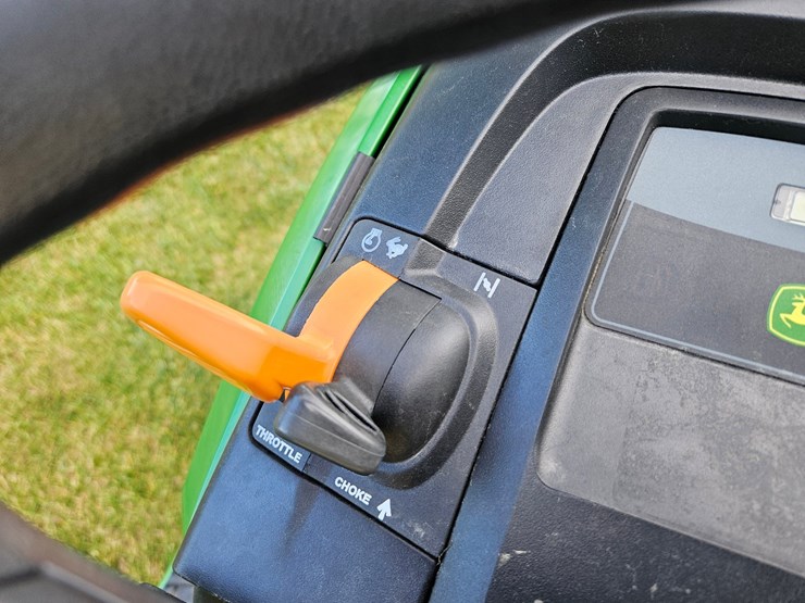 john-deere-x300-image-25