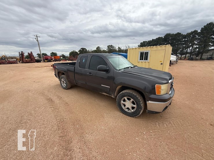 2010-gmc-sierra-1500-sle-image-3